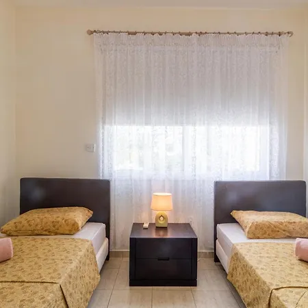 Amelia In Coral Bay With Private Pool And Close To A Sandy