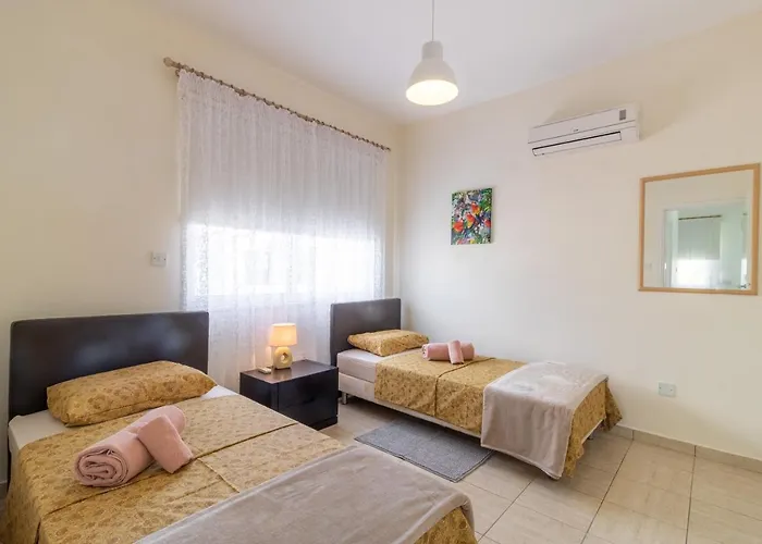 Amelia In Coral Bay With Private Pool And Close To A Sandy *