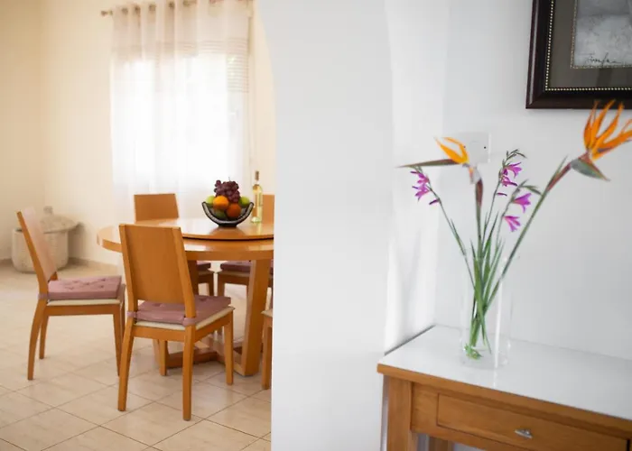 Amelia In Coral Bay With Private Pool And Close To A Sandy *