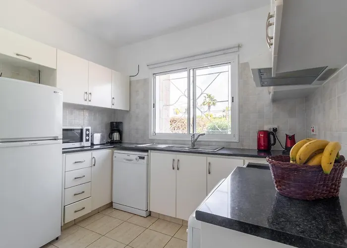 Amelia In Coral Bay With Private Pool And Close To A Sandy فيلة